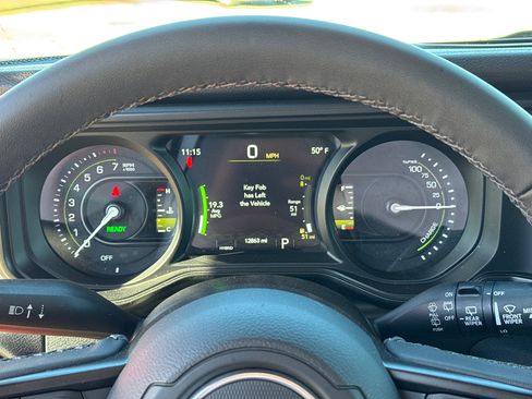 Used 2025 Jeep Wrangler Willys image 27