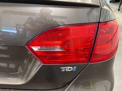 Used 2012 Volkswagen Jetta TDI FWD image 5