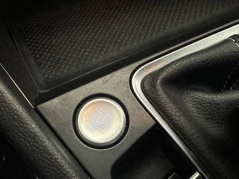 Used 2022 Volkswagen Jetta SE w/ Panoramic Sunroof Package image 37