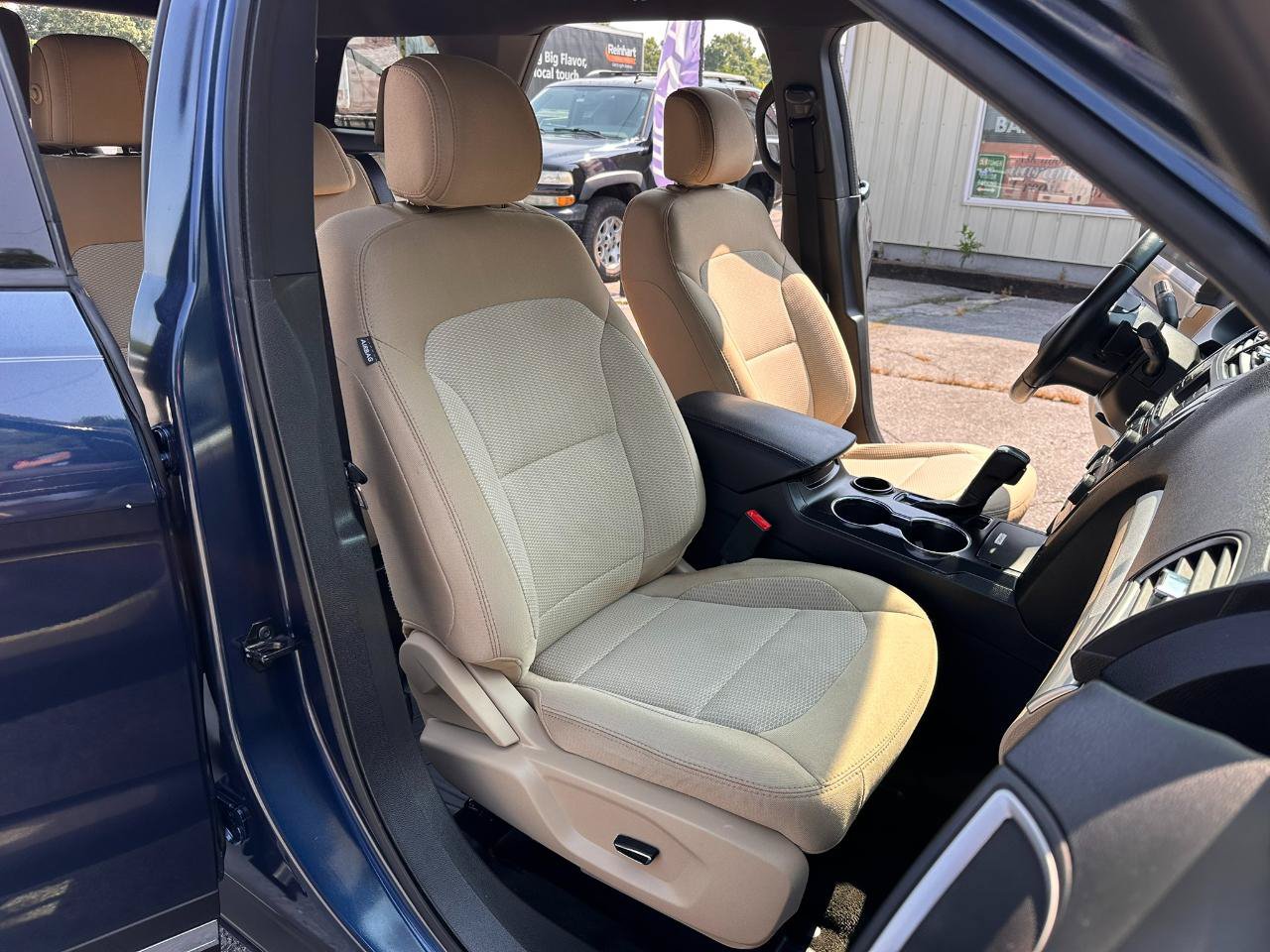 Used 2017 Ford Explorer XLT FWD image 15