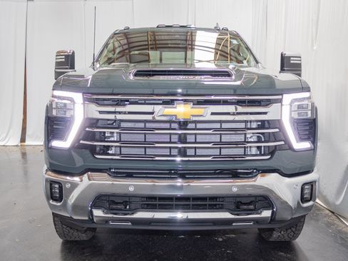 New 2026 Chevrolet Silverado 2500 LTZ w/ LTZ Premium Package AWD/4WD image 2