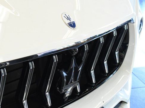 Used 2023 Maserati Levante GT AWD/4WD image 5