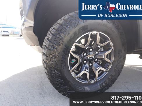 Used 2026 Chevrolet Colorado ZR2 w/ Technology Package AWD/4WD image 12