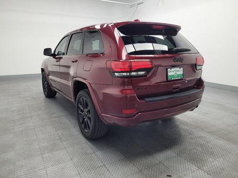 Used 2017 Jeep Grand Cherokee Altitude AWD/4WD image 5