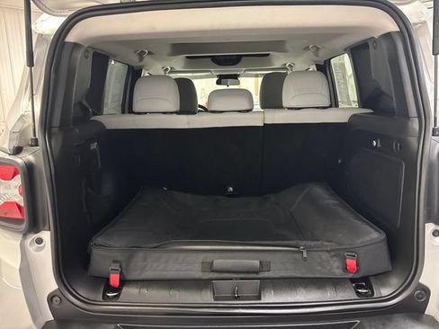 Used 2018 Jeep Renegade Latitude AWD/4WD image 21