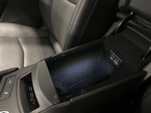 Used 2025 Cadillac XT6 Premium Luxury w/ Technology Package image 31