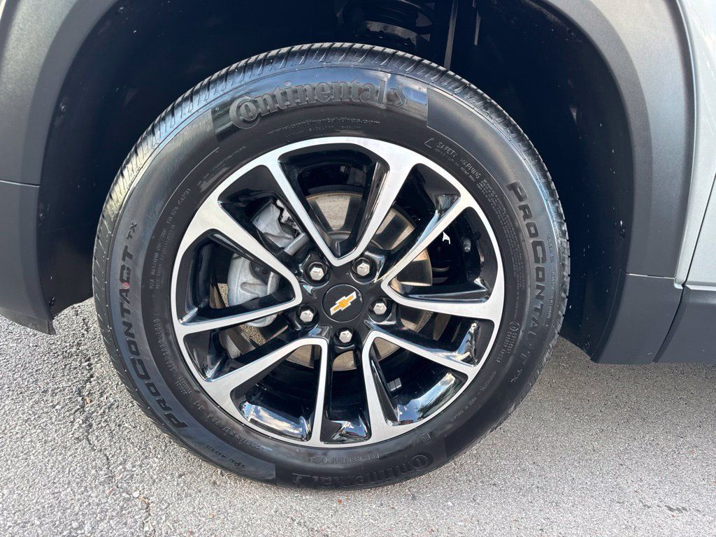 Used 2025 Chevrolet TrailBlazer LT AWD/4WD image 32