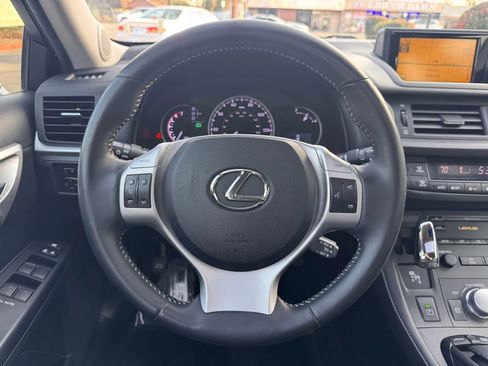 Used 2011 Lexus CT 200h Premium w/ Premium Audio Pkg FWD image 21