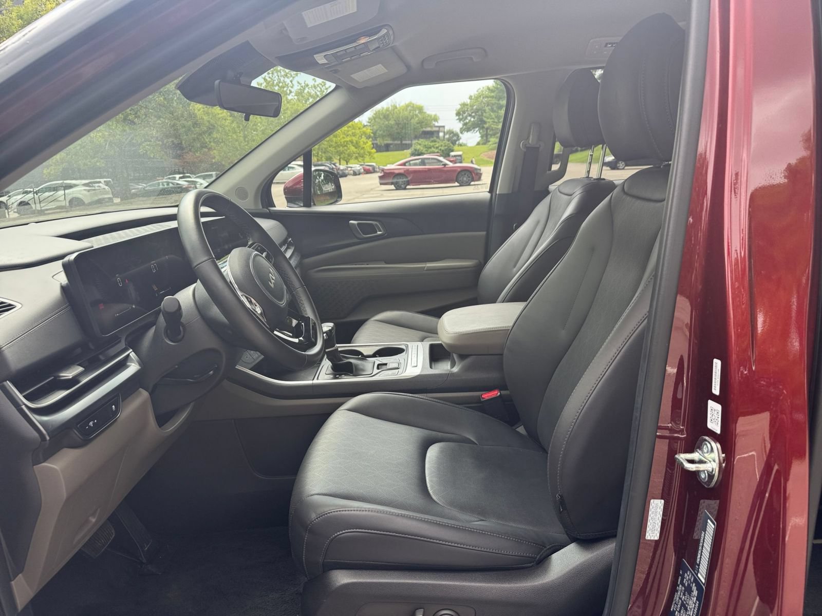 Used 2026 Kia Carnival FWD image 28