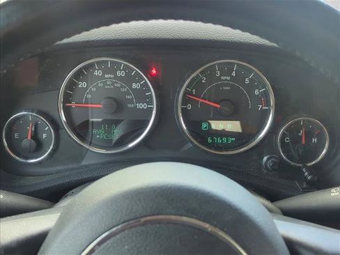 Used 2017 Jeep Wrangler Unlimited Sahara w/ Connectivity Group AWD/4WD image 11
