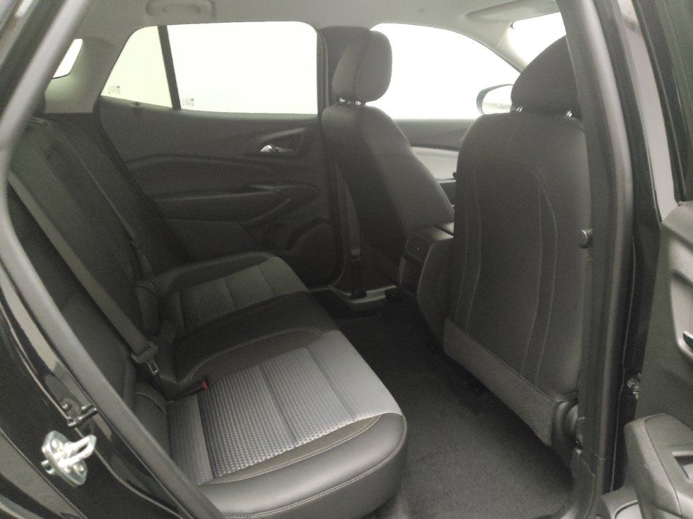 Used 2025 Chevrolet Trax LT w/ LT Convenience Package FWD image 19