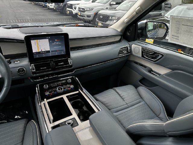 Certified 2020 Lincoln Navigator Black Label w/ Cargo Convenience Package AWD/4WD image 17