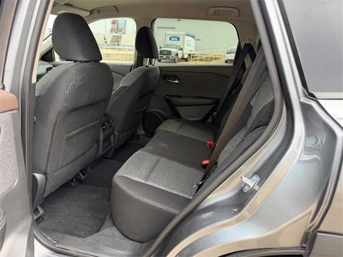 Used 2021 Nissan Rogue SV image 9