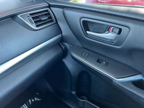 Used 2015 Toyota Camry SE image 17