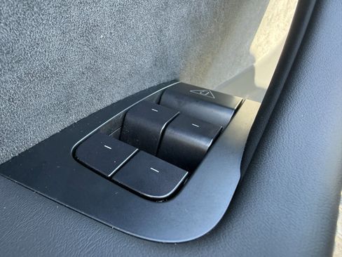 Used 2026 Tesla Model Y Long Range image 18