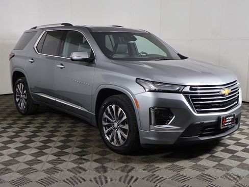 Used 2023 Chevrolet Traverse Premier AWD/4WD image 2
