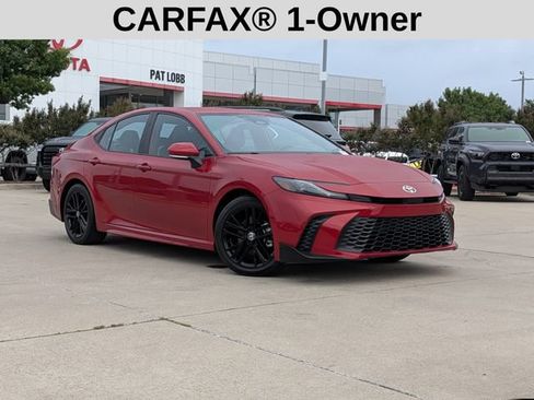 Used 2025 Toyota Camry SE FWD image 2