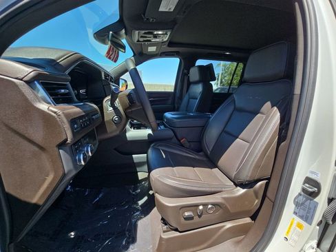 Used 2024 GMC Yukon XL Denali AWD/4WD image 19