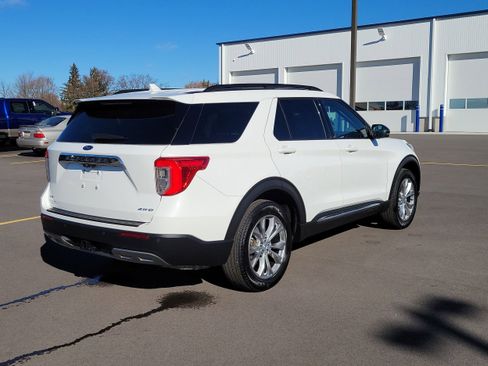 Used 2023 Ford Explorer XLT w/ Equipment Group 202A image 4