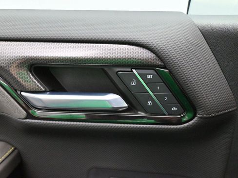 Used 2023 Chevrolet Silverado 1500 ZR2 w/ Technology Package image 11