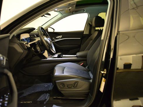 Used 2022 Audi e-tron Premium w/ Convenience Plus Package image 25