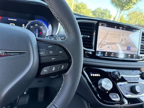 New 2026 Chrysler Pacifica Limited w/ S Appearance Package image 15