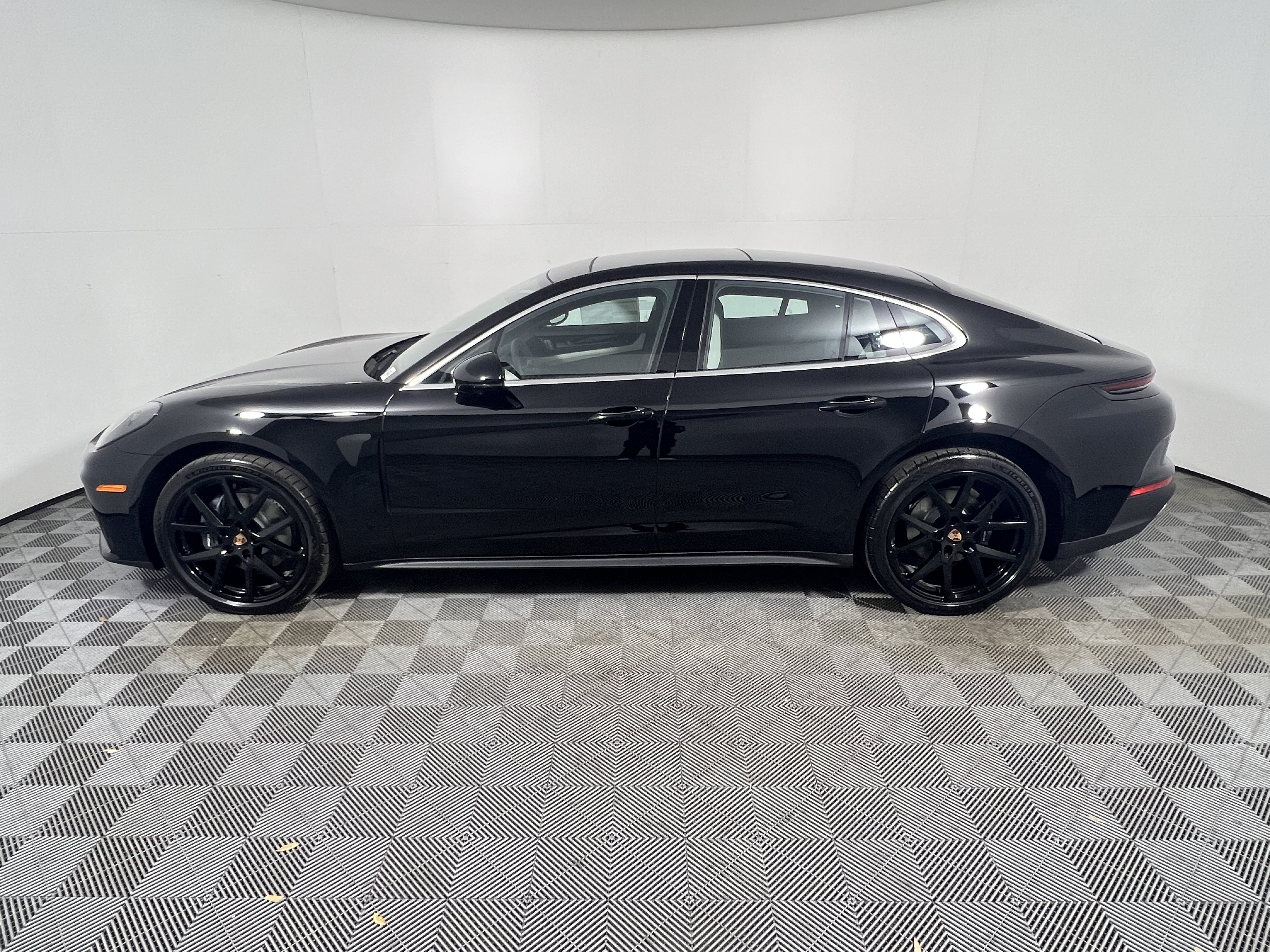 New 2026 Porsche Panamera RWD image 2