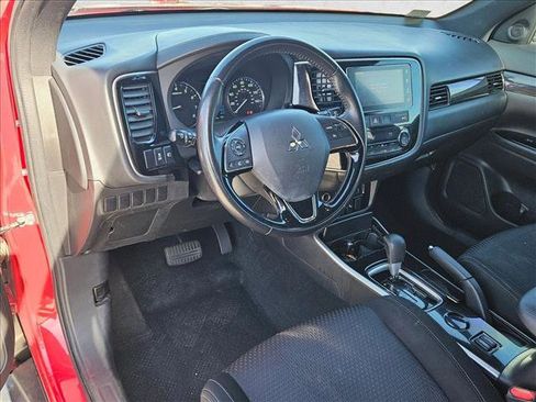 Used 2018 Mitsubishi Outlander SE image 10