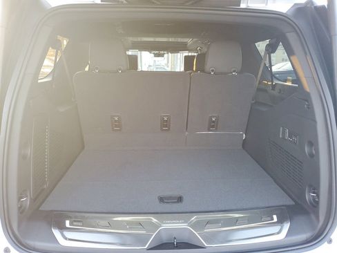 New 2026 Chevrolet Suburban High Country image 8
