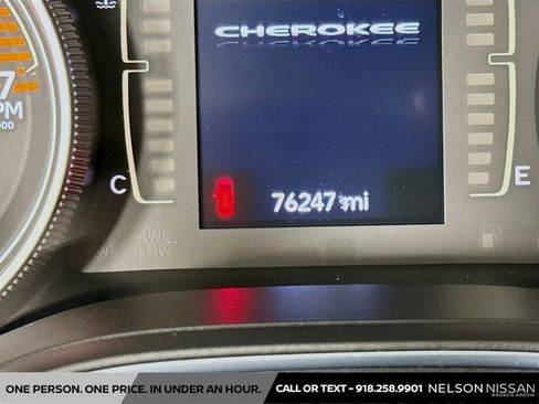 Used 2019 Jeep Cherokee Latitude Plus FWD image 12