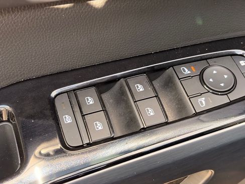 Certified 2025 Nissan Pathfinder SL FWD image 21