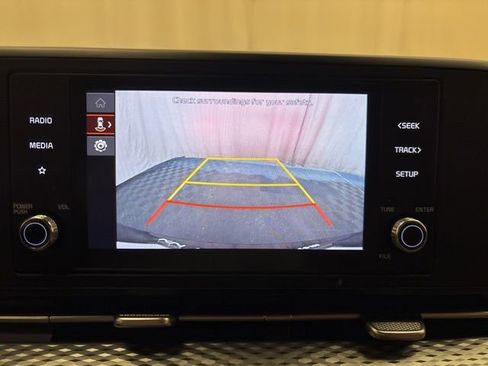 Used 2024 Kia Carnival LX FWD image 19