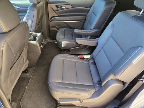 Used 2025 Chevrolet Traverse LT image 7