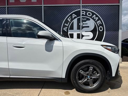 Used 2023 BMW X1 xDrive28i AWD/4WD image 3