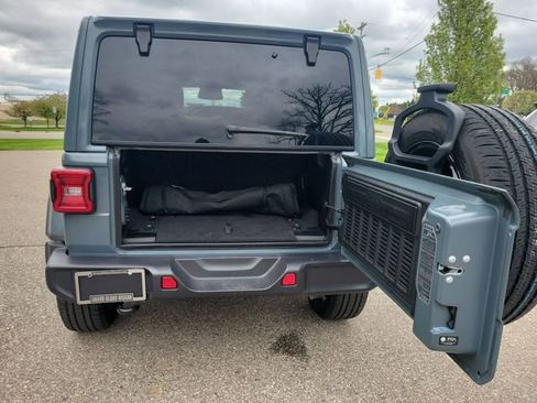 Used 2025 Jeep Wrangler Unlimited Sahara AWD/4WD image 33