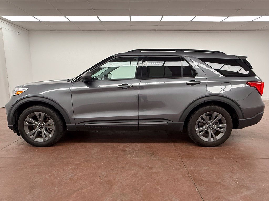 Used 2021 Ford Explorer XLT w/ Equipment Group 202A RWD image 2