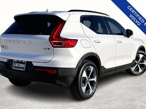 Used 2024 Volvo XC40 B5 Plus image 2