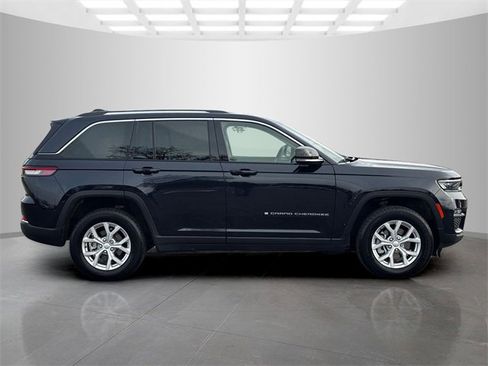 Certified 2023 Jeep Grand Cherokee Limited image 8