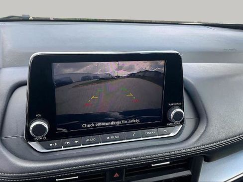 Certified 2025 Nissan Rogue SV FWD image 26