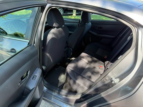 Used 2024 Nissan Sentra SV FWD image 11
