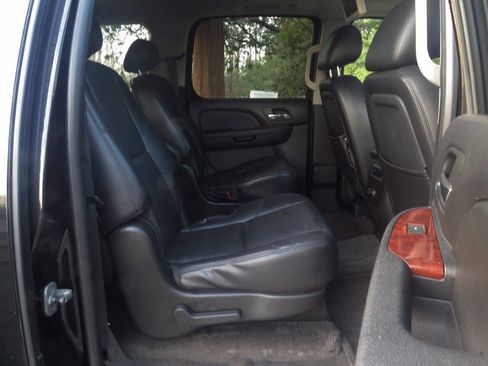 Used 2010 Chevrolet Suburban LTZ image 14