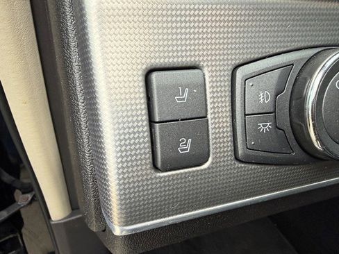 Used 2013 Lincoln MKX FWD image 16
