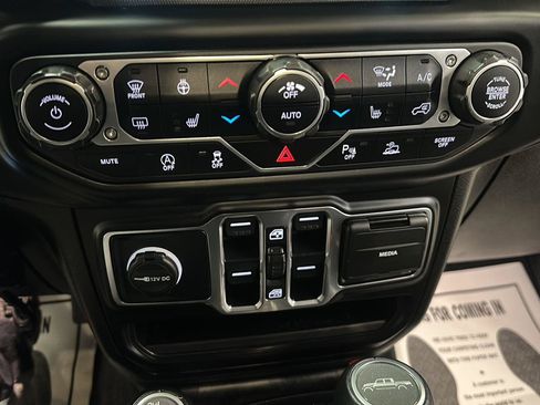 Used 2021 Jeep Gladiator Overland AWD/4WD image 24