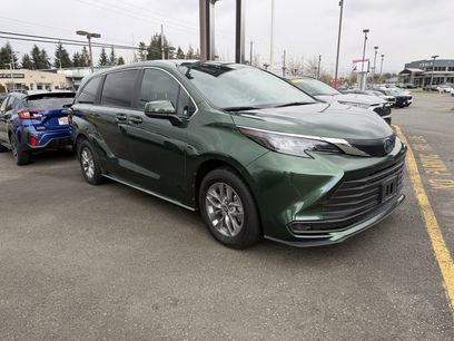 Used 2025 Toyota Sienna LE
