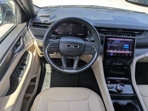 Used 2024 Jeep Grand Cherokee Limited AWD/4WD image 15