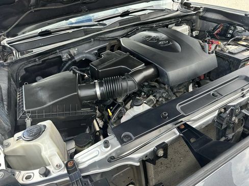 Used 2016 Toyota Tacoma TRD Off-Road AWD/4WD image 44