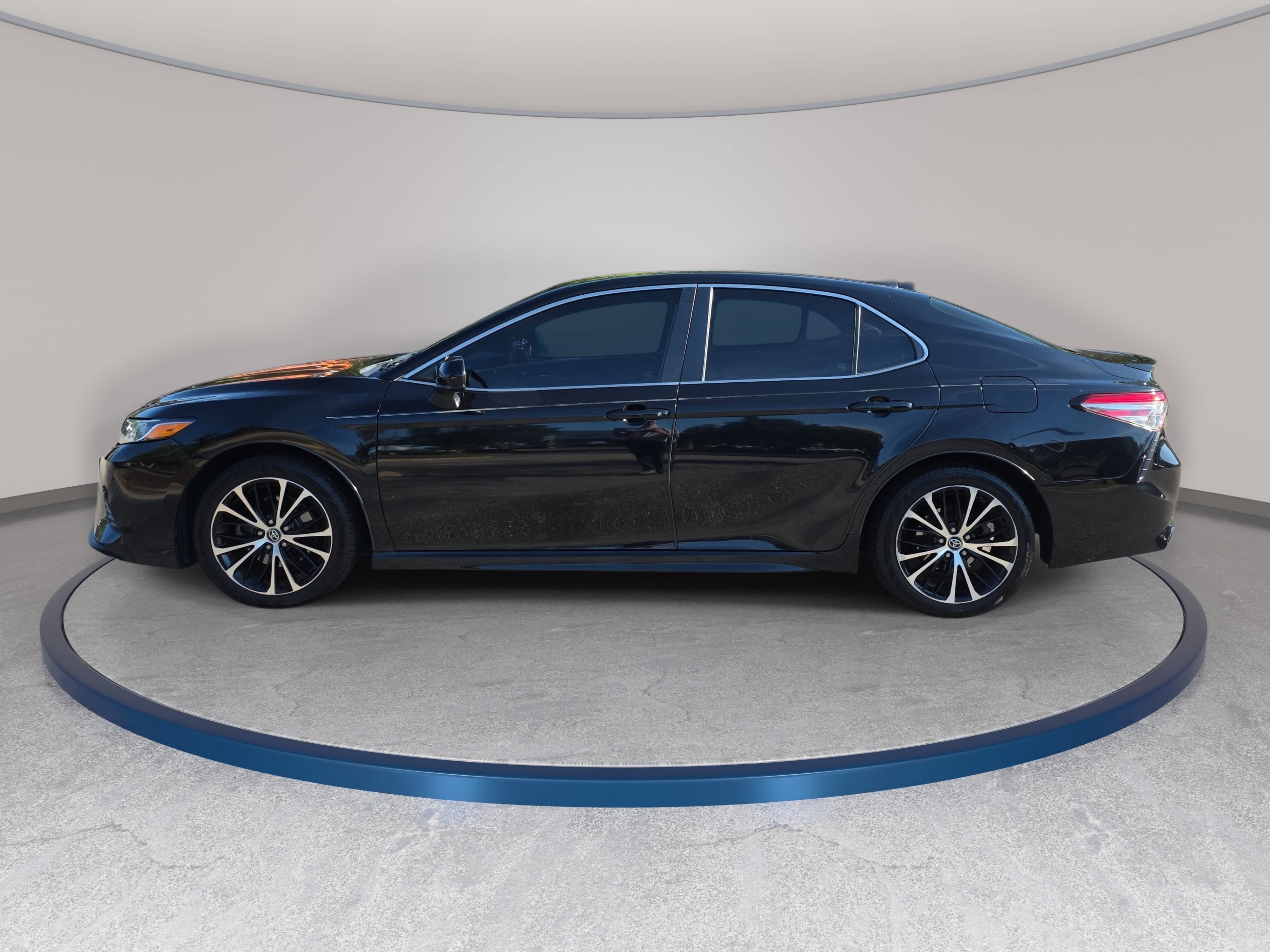 Used 2019 Toyota Camry SE FWD image 8