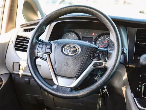 Certified 2017 Toyota Sienna LE image 18