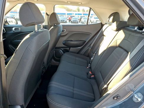 Used 2024 Hyundai Venue SEL image 10