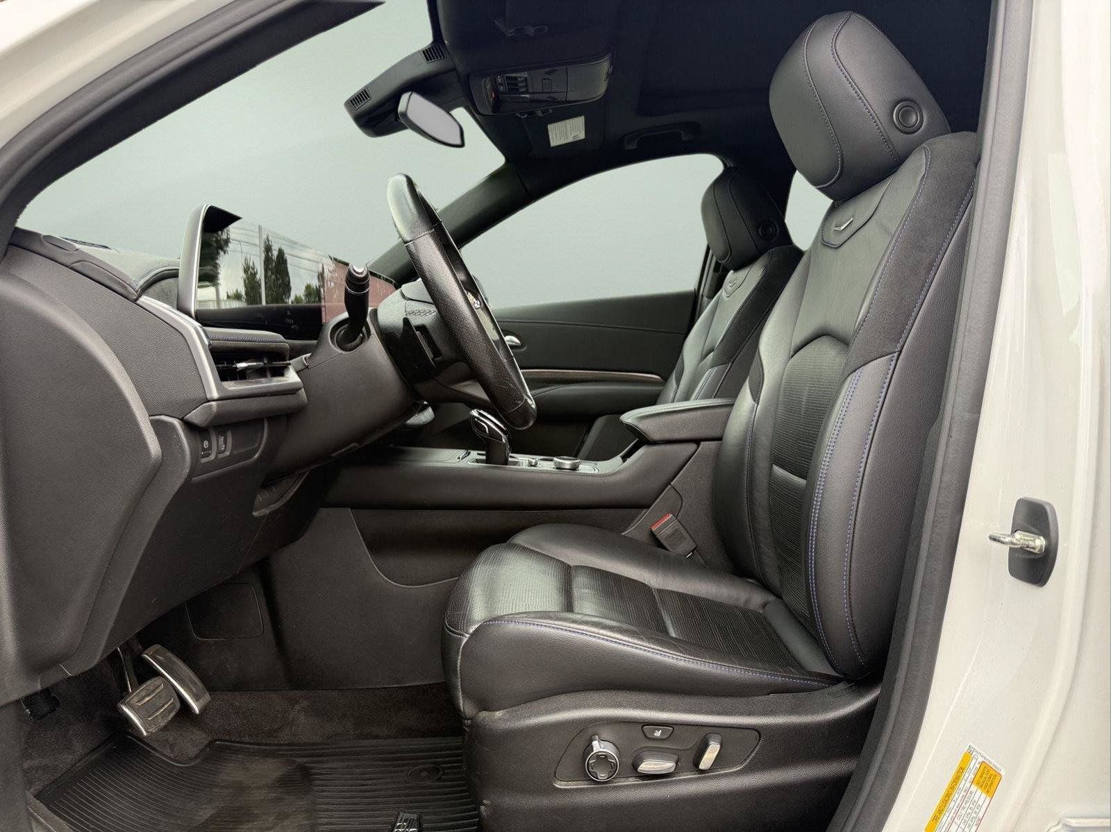 Used 2024 Cadillac XT4 Sport AWD/4WD image 9